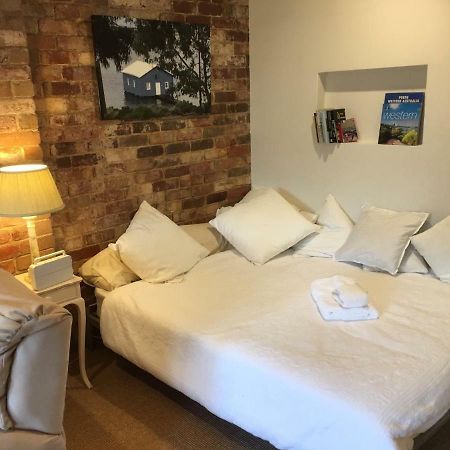 パースGorgeous Studio 2 Minutes From The Heart Of Subiacoアパートメント エクステリア 写真